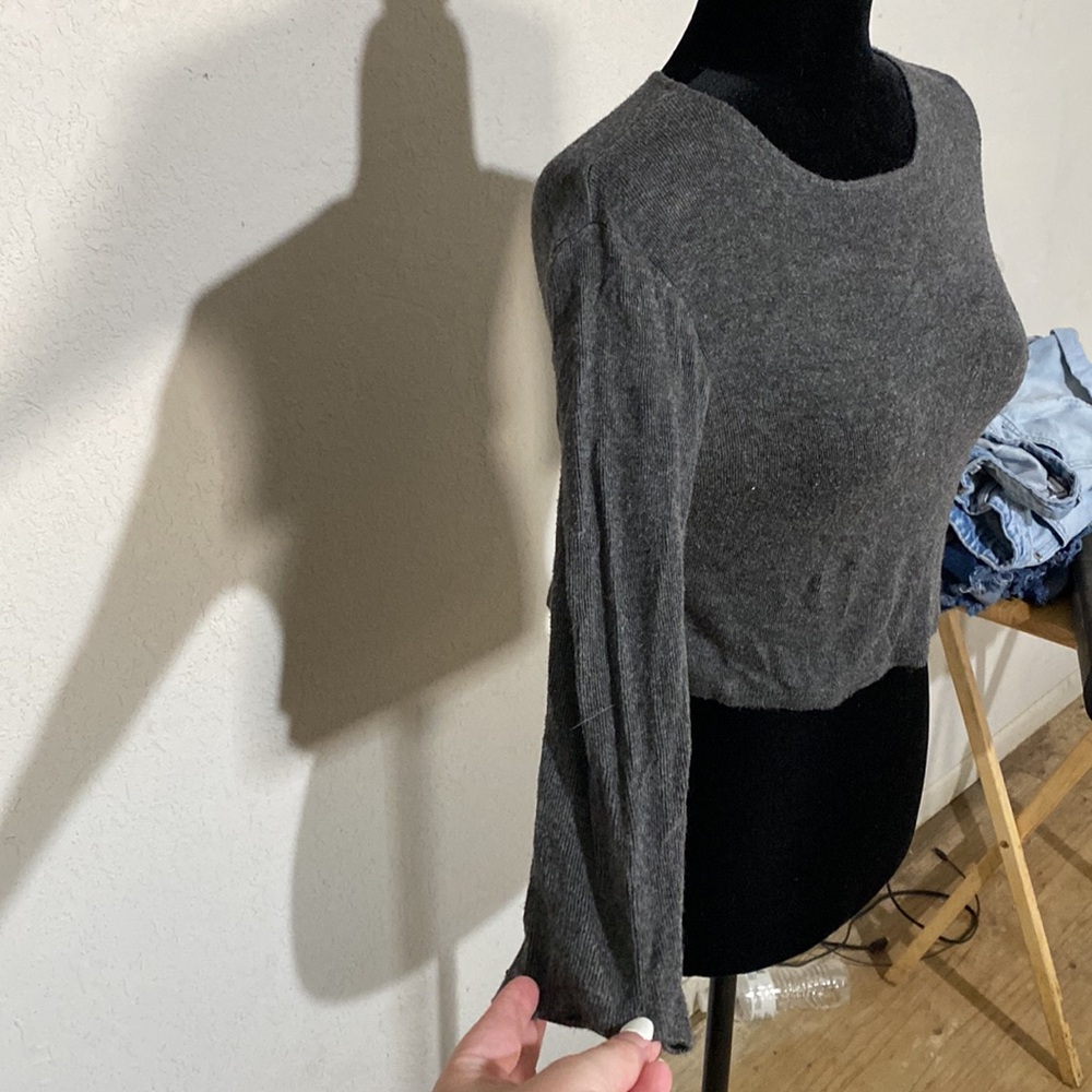 Brandy Melville Long Sleeve Crop Top - Picture 3 of 5